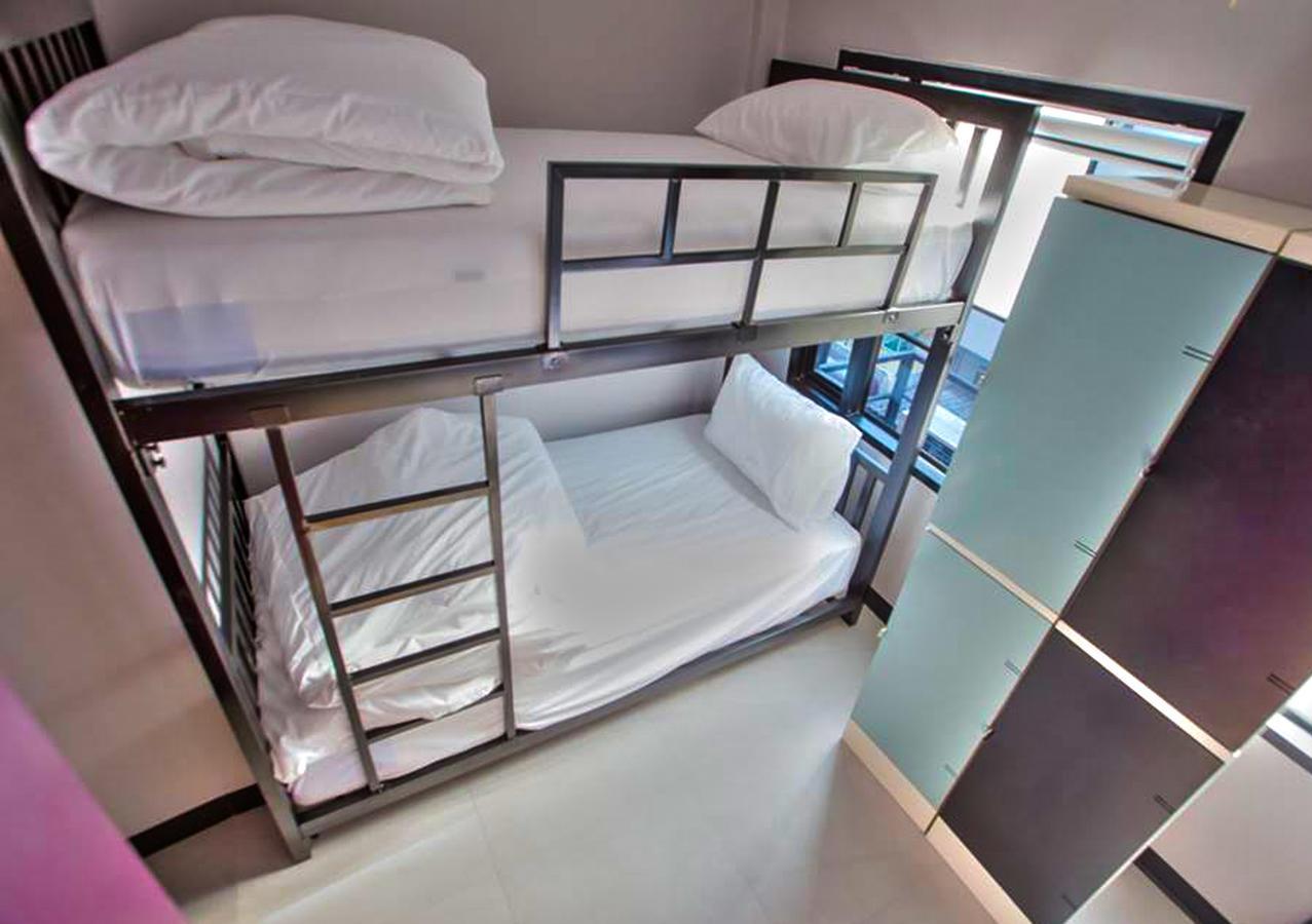 The Blocks Hostel Sukhumvit 10 Banguecoque Exterior foto