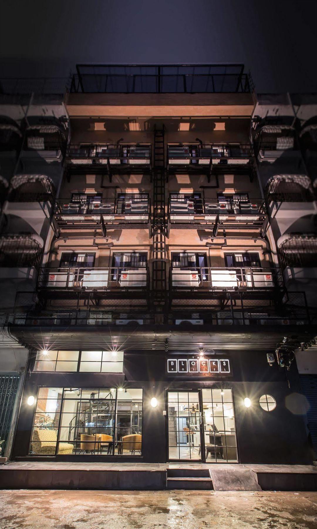 The Blocks Hostel Sukhumvit 10 Banguecoque Exterior foto