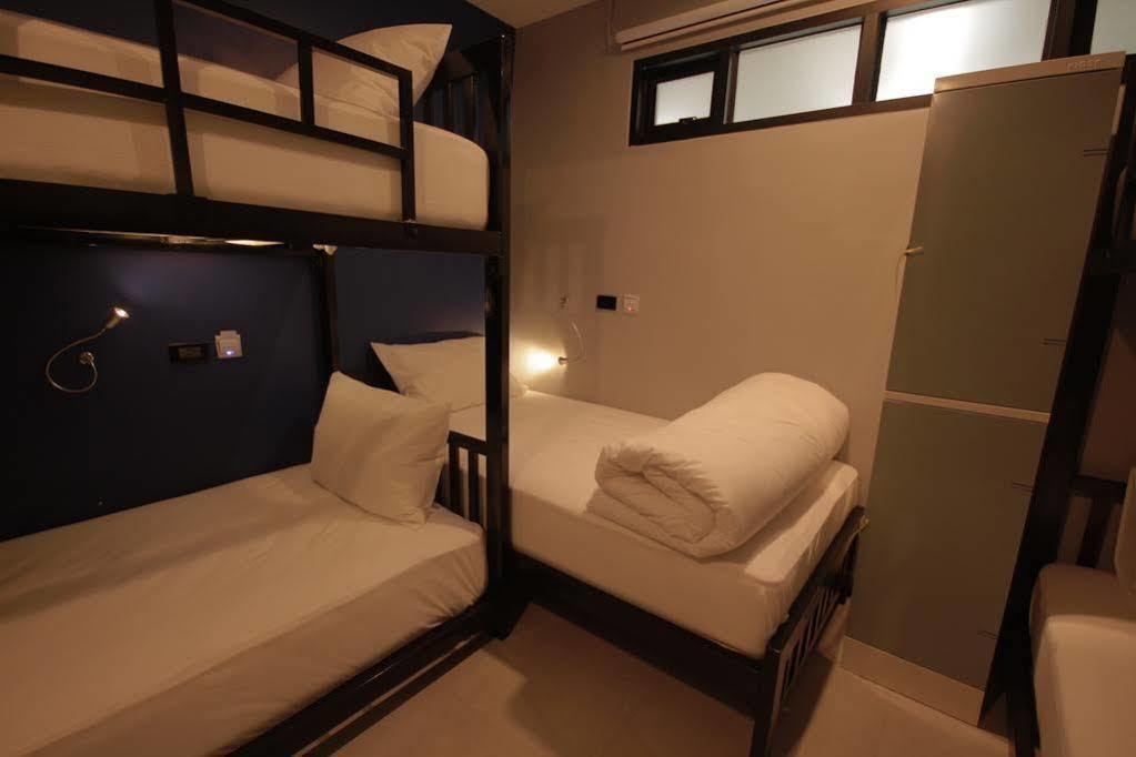 The Blocks Hostel Sukhumvit 10 Banguecoque Exterior foto