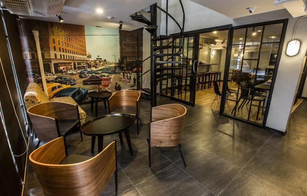 The Blocks Hostel Sukhumvit 10 Banguecoque Exterior foto