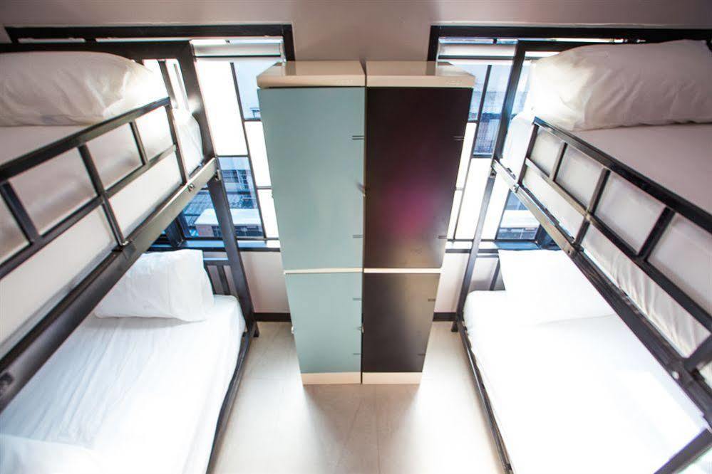 The Blocks Hostel Sukhumvit 10 Banguecoque Exterior foto